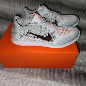 Nike Free RN Flyknit 2018 Platinum  Men’s Size 11